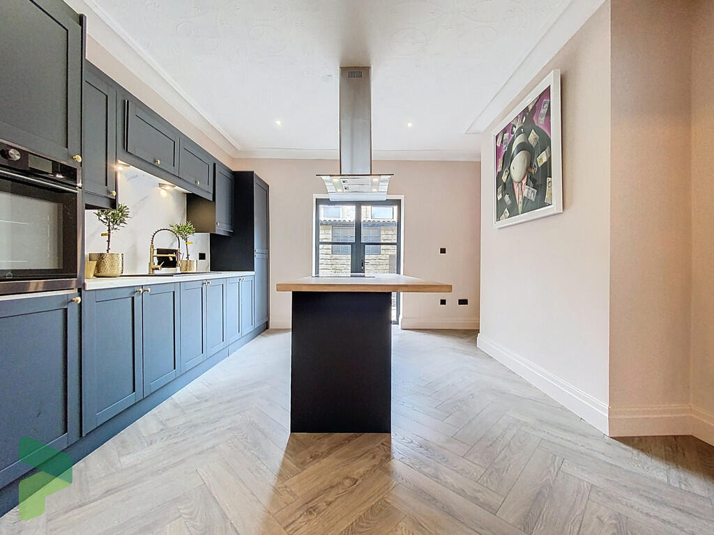 Fitted Breakfast ...