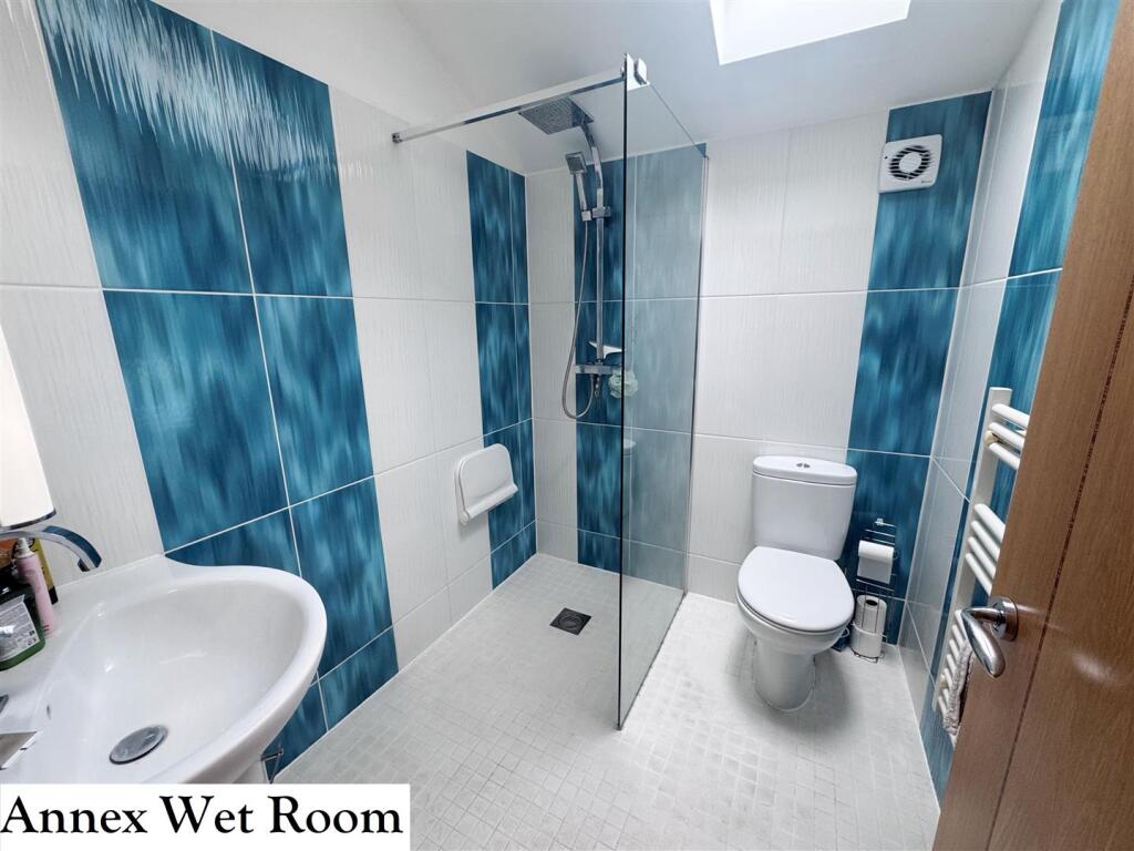 Annexe Wetroom  1.1.JPG