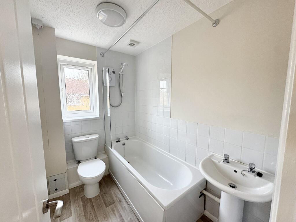 Family bathroom - eden may