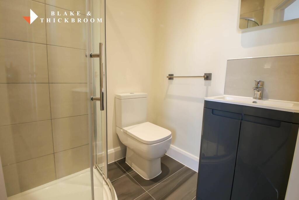 EN SUITE SHOWER ROOM