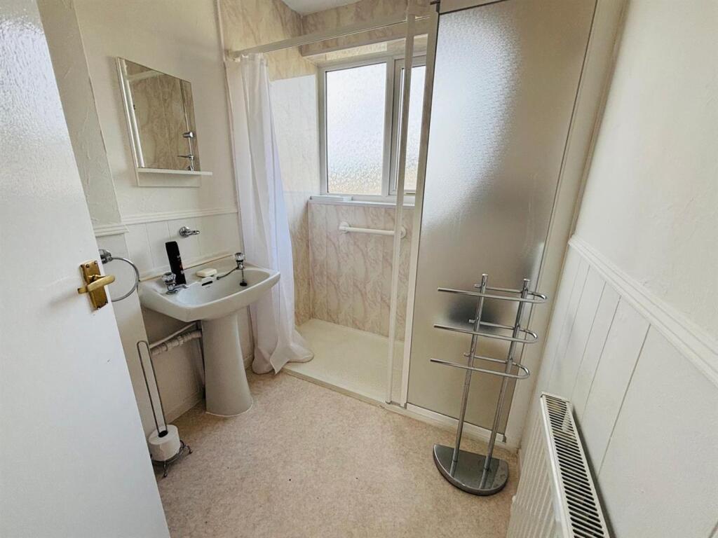 Shower Room / WC: