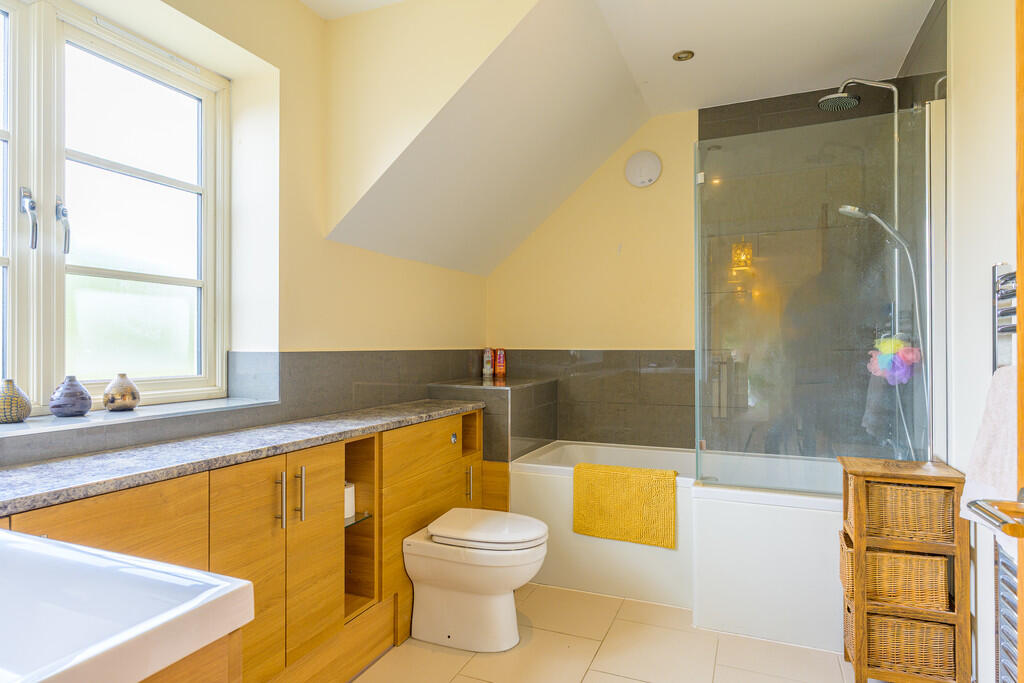 Bathroom DSC_4999...