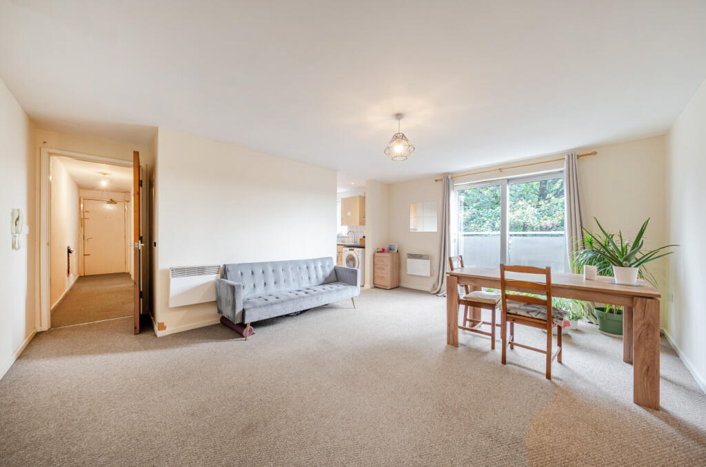 1361837-11-68e3ab...