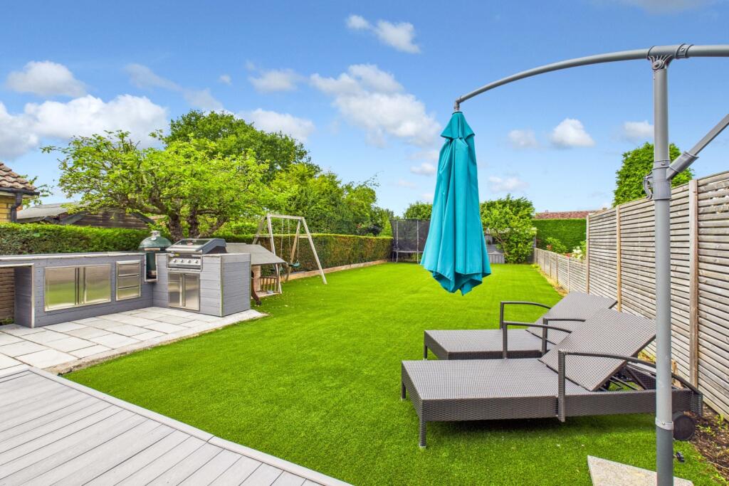 CAM03162G0-PR0284-STILL027