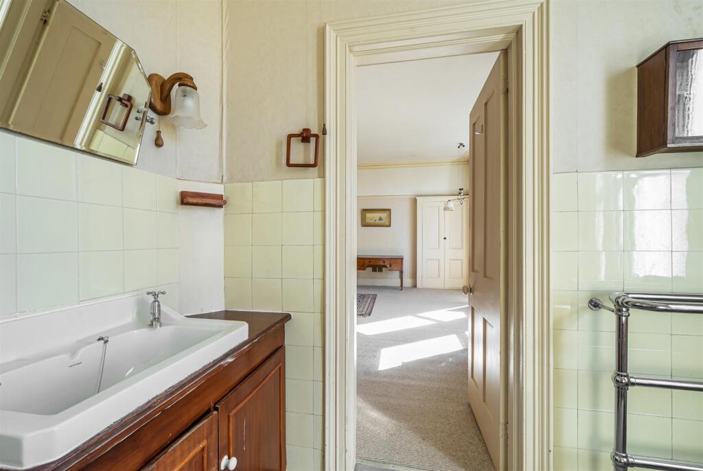 En-suite into Bedroom