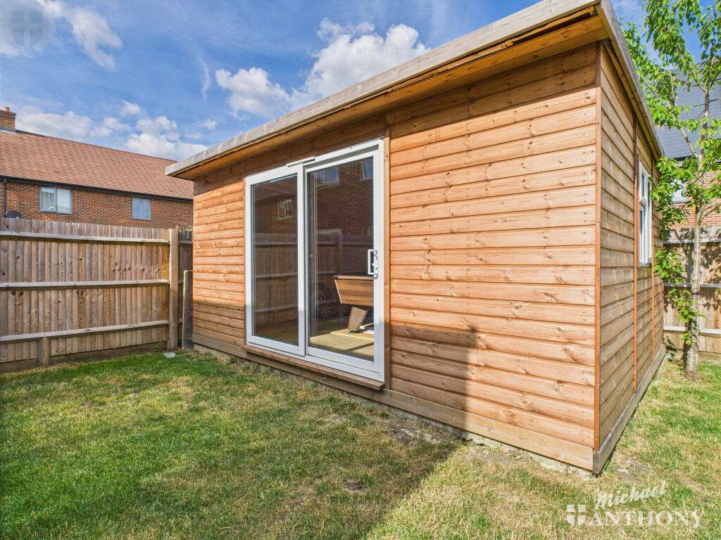 CAM03218G0-PR0721-STILL020