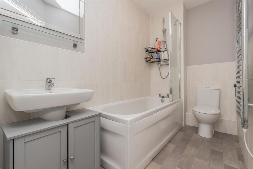 Bathroom / WC: