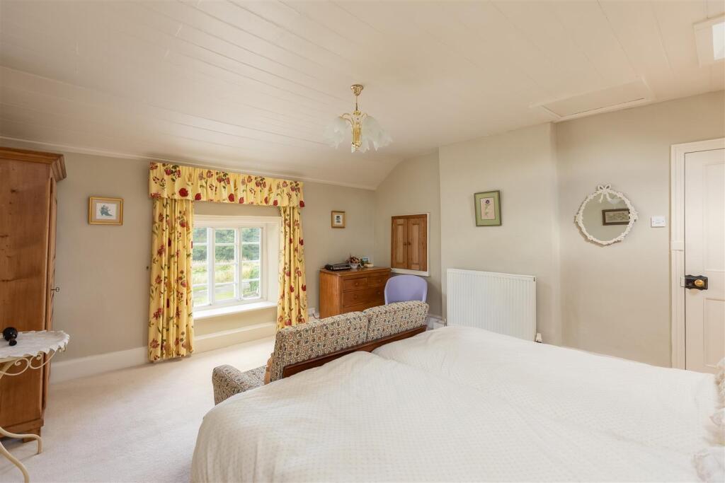 Corner Cottage Bedroom 1-3.jpg