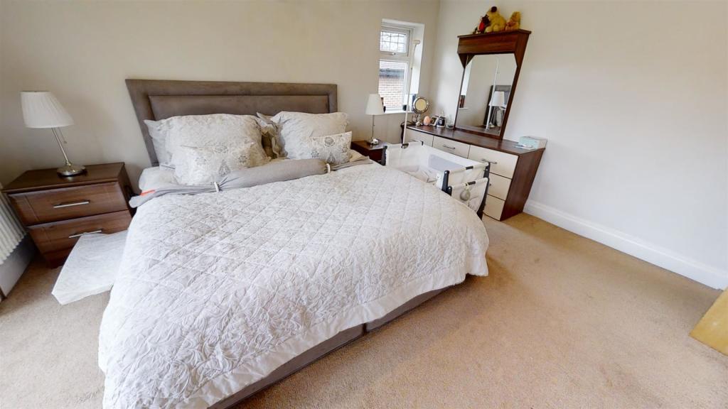 bedroom 33.jpg