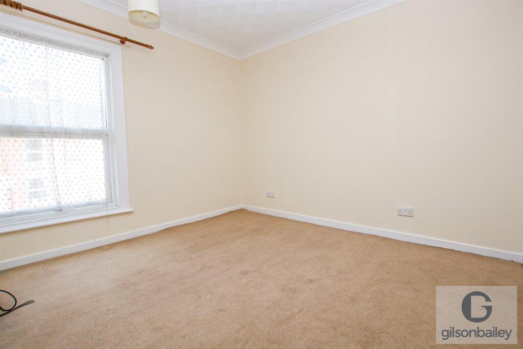 IMG_st olaves bedroom 1 (002).jpg