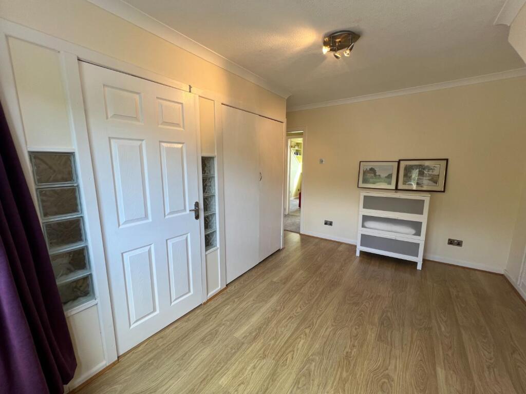 Master Bedroom (with en suite)