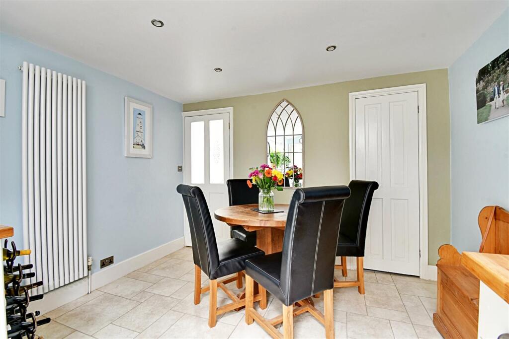 Kitchen 3.jpg