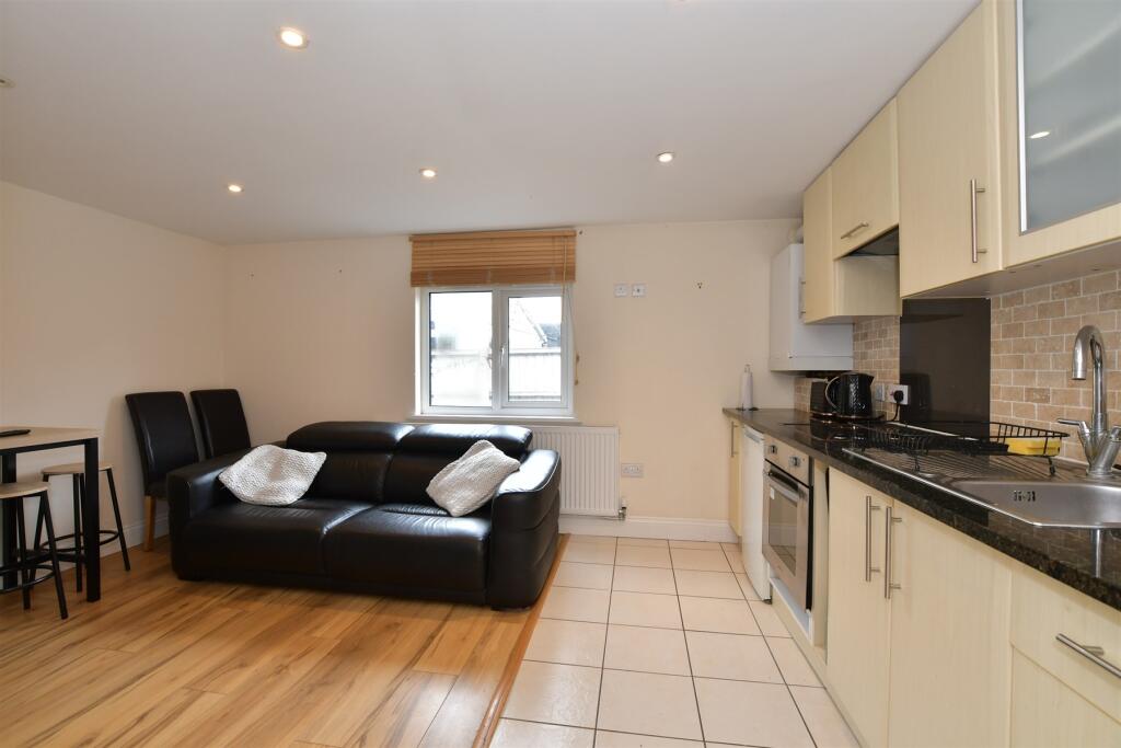 Annexe Living Room/Kitchen