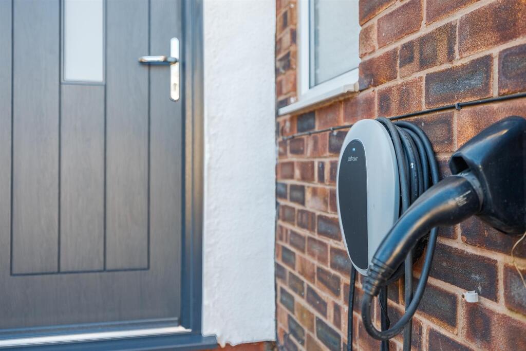 5 Axholme Close-27.jpg