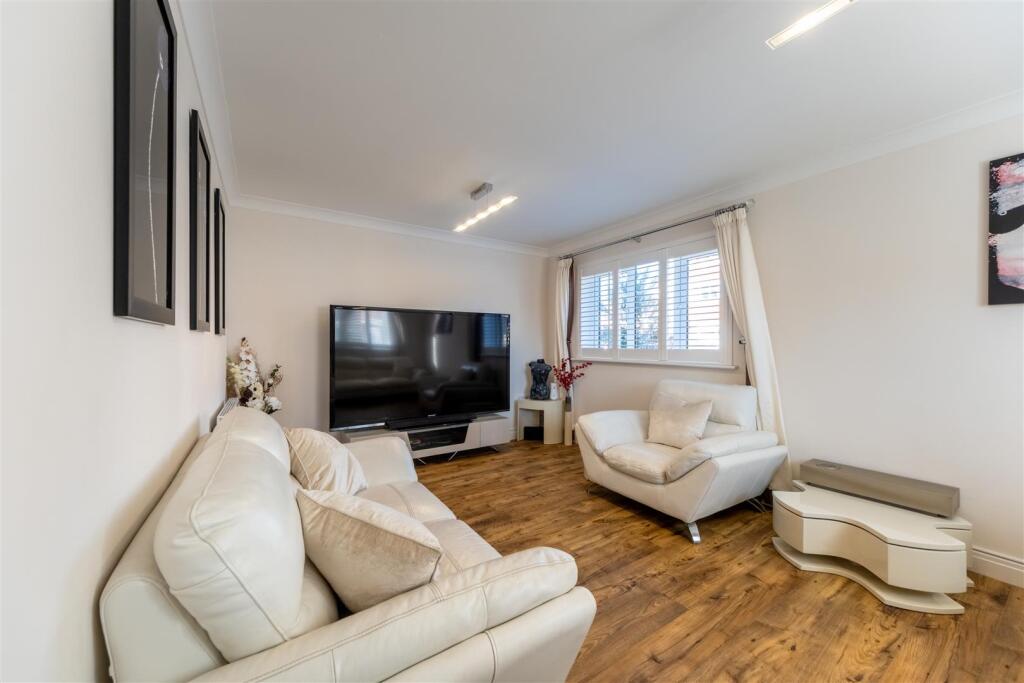 27 Shakerley Close-005.jpg