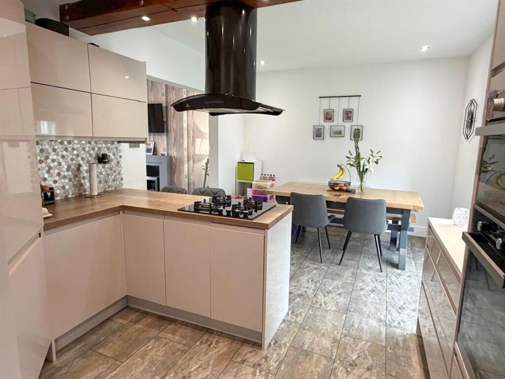 3 bed semi-detached house, Silsden 6