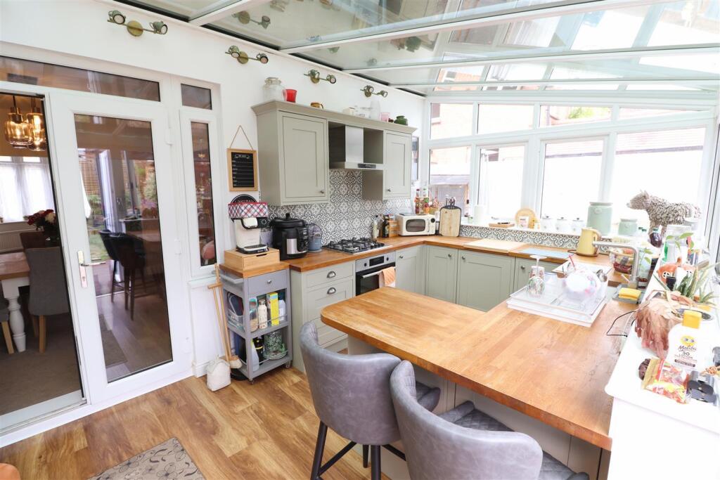 Kitchen / Breakfast Room