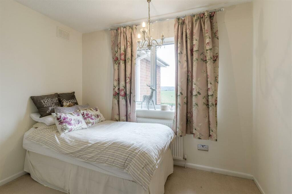 17 Fox's Covert, Fenny Drayton