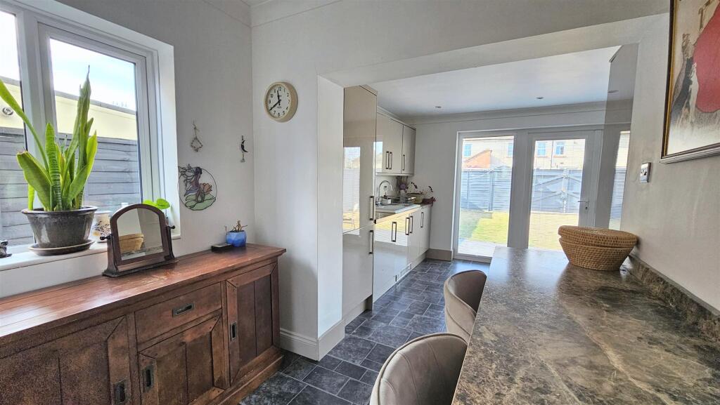 Kitchen Diner (2).jpg