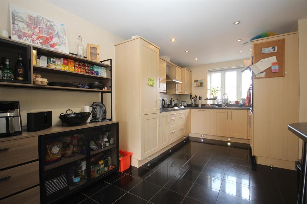 KITCHEN/BREAKFAST ROOM