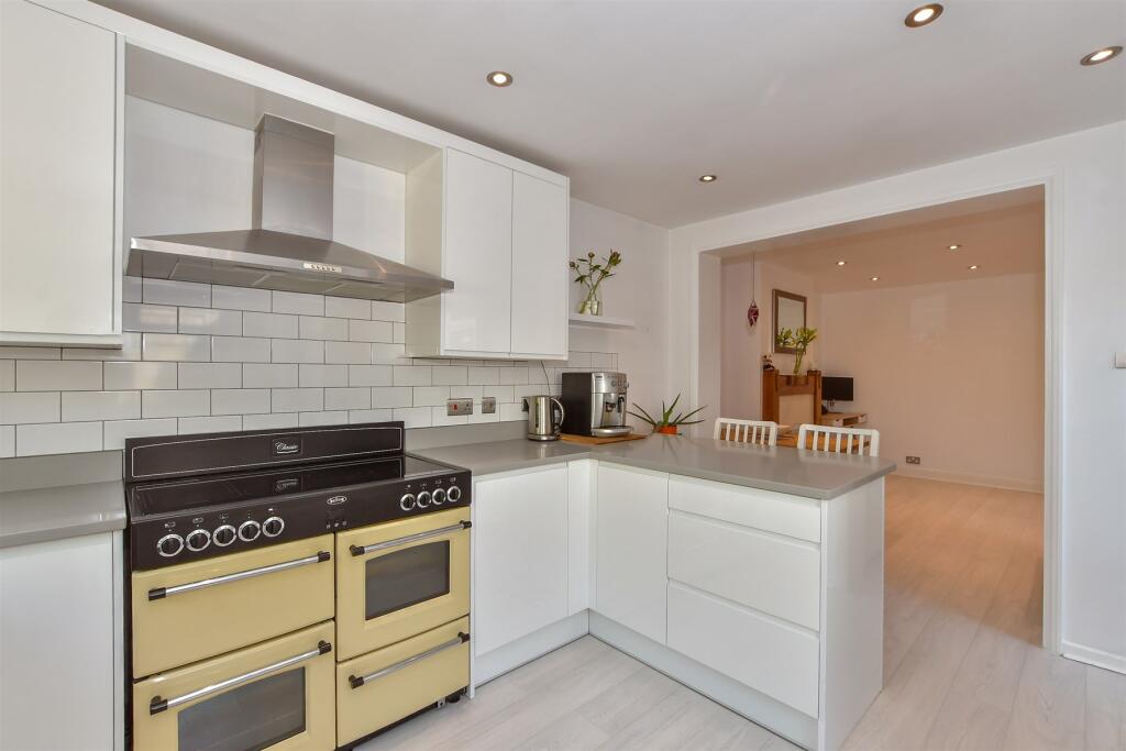 Kitchen/ Breakfast Room