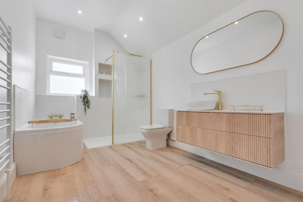 Bathroom_1.jpeg