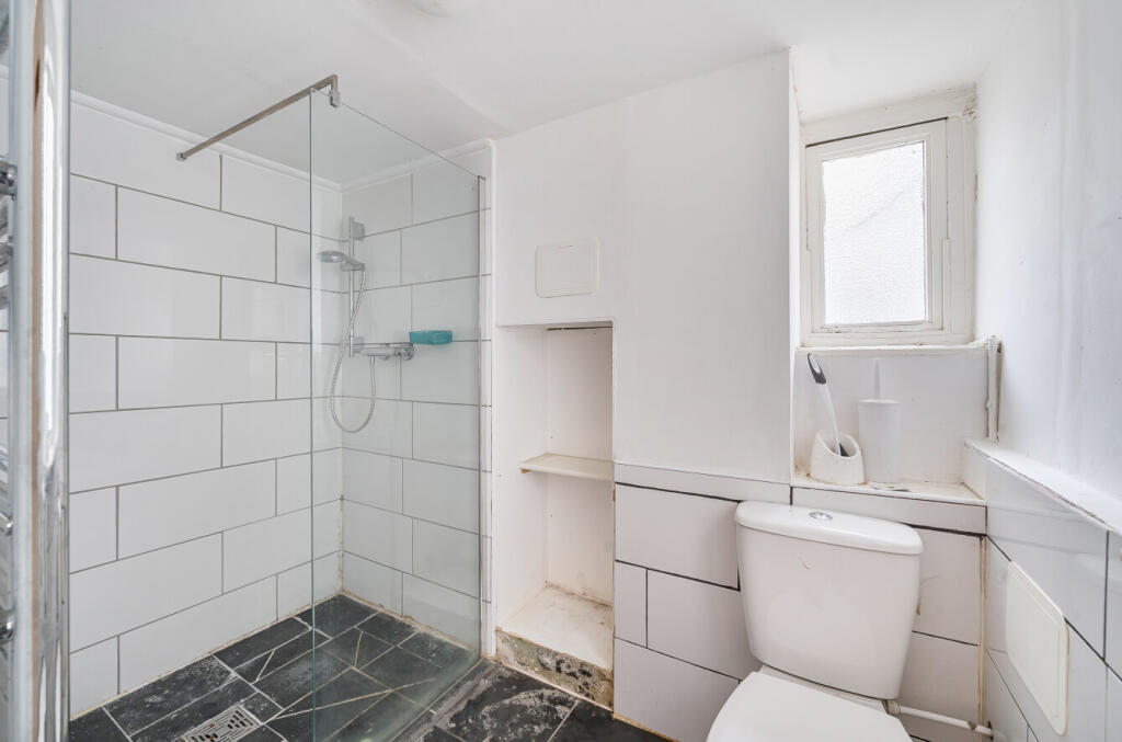 1384880-4-692daeb...