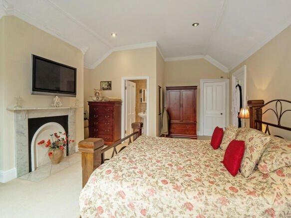 bedroom ba.jpg