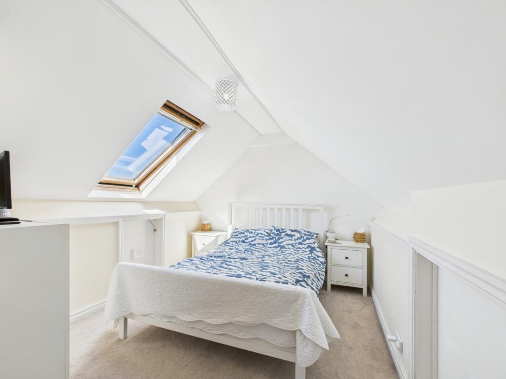 CAM02386G0-PR0123-STILL016