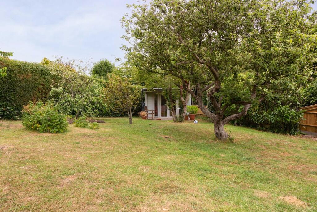 Greenways Crescent-2.jpg