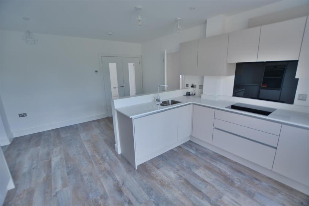 3. . Kitchen diner 4.jpg