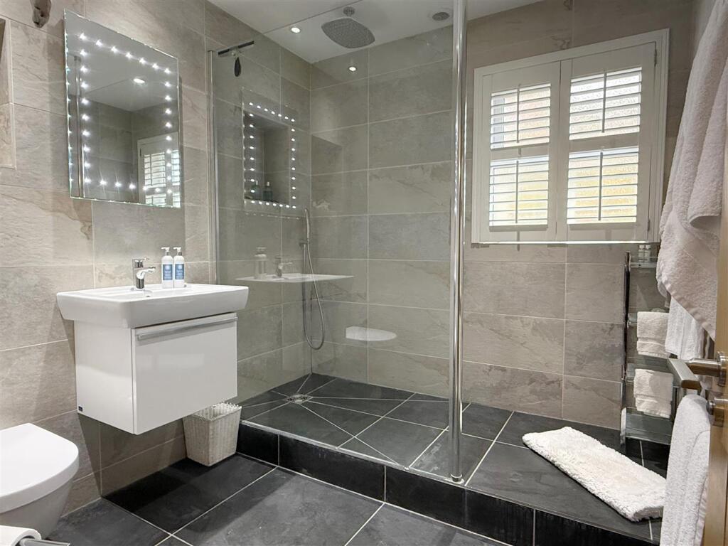 Shower Room 1.JPG