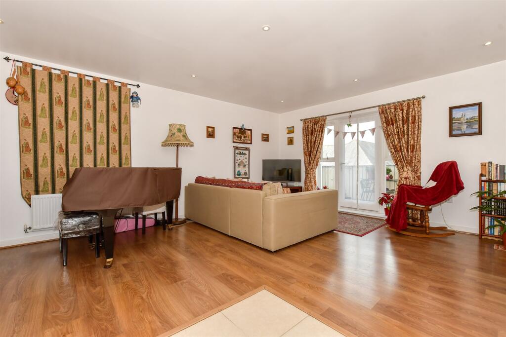 Kitchen/ Lounge/ Diner