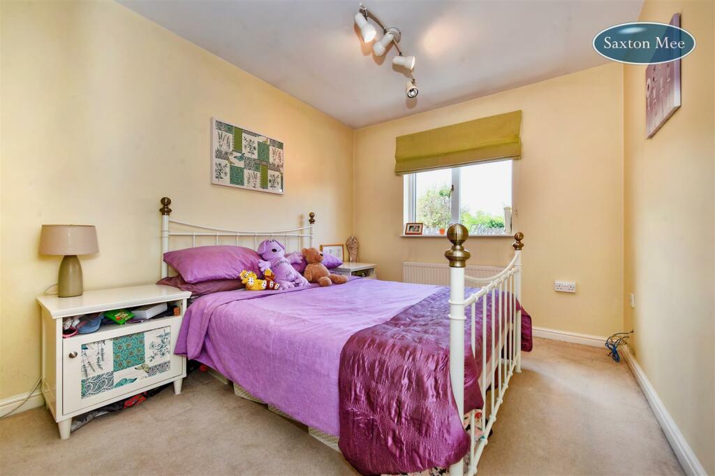 bed 4.jpg