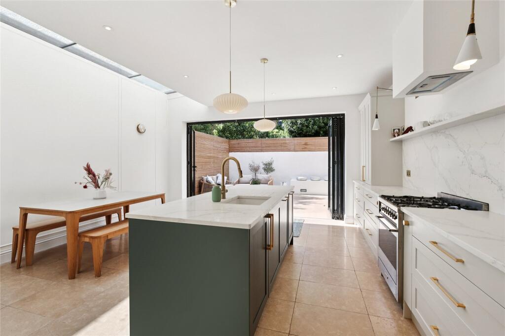 Kitchen/Dining