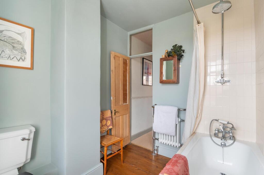 1K7RSH - Bathroom A.jpg