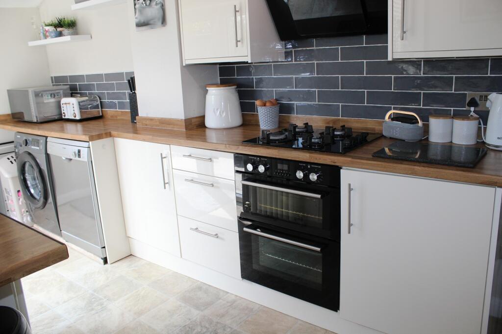 Fitted Kitchen Picture 2