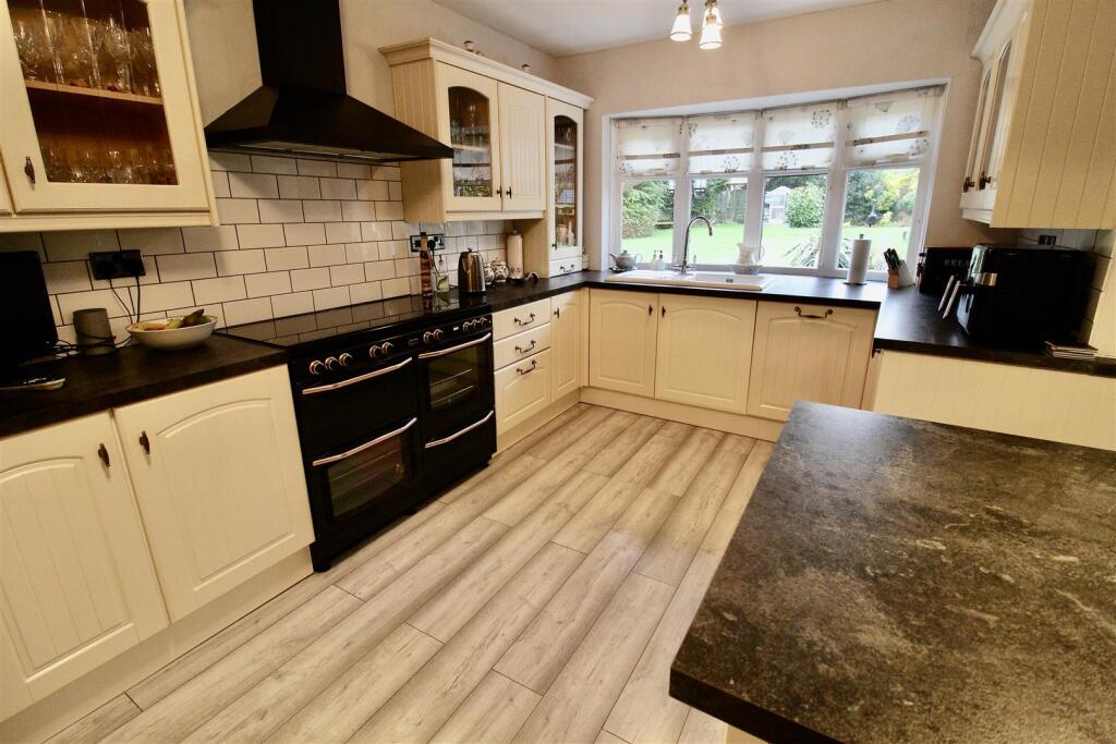 L-Shaped Kitchen/Dining Room
