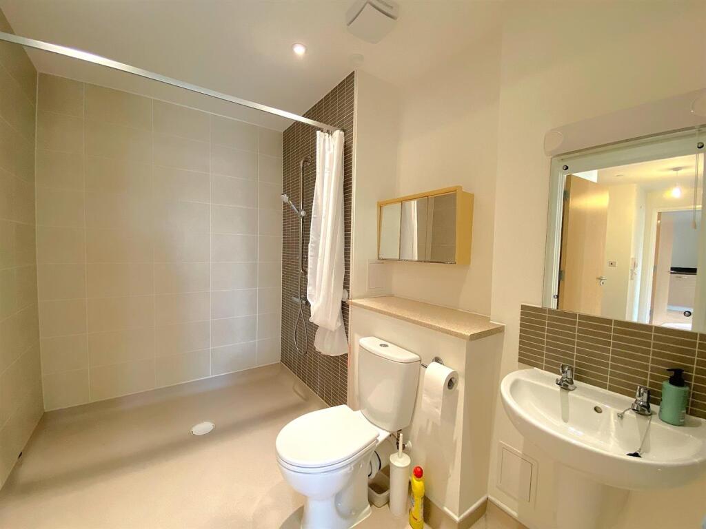 26 The Orangery - Wet Room.jpg