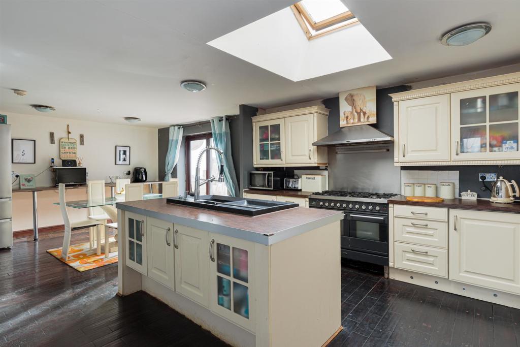 Kitchen Dining Area