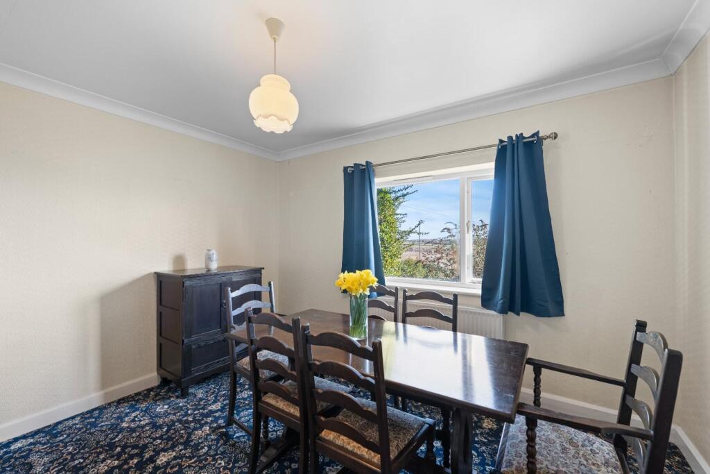 DINING ROOM.jpg