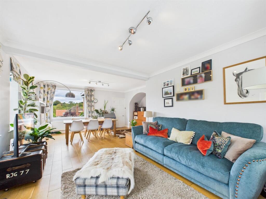 Open Plan Living/Dining Area