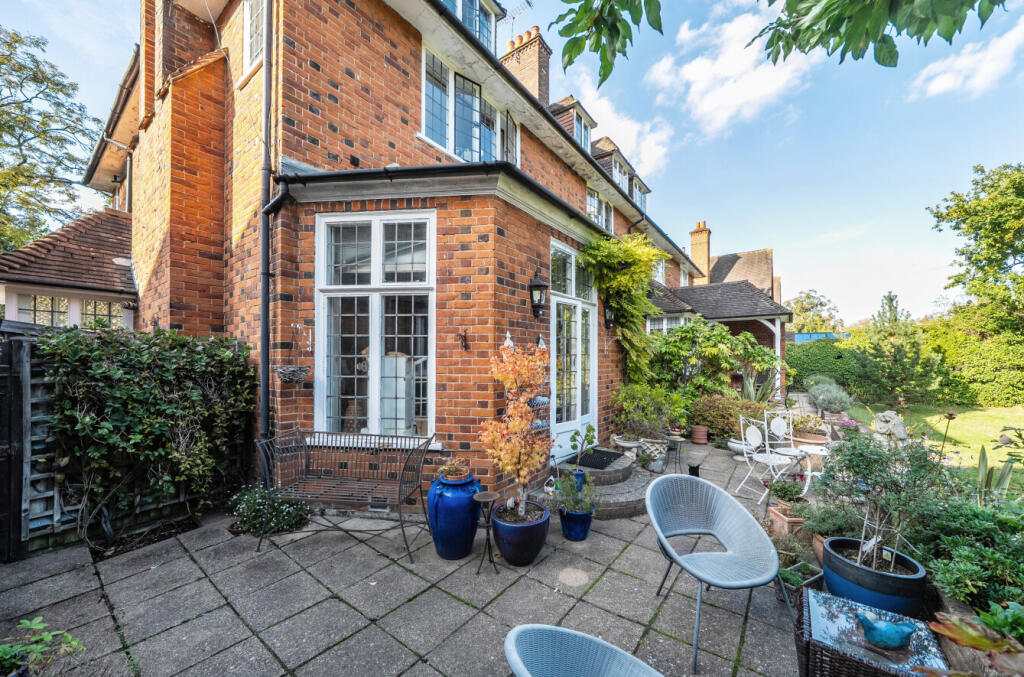 1359007-7-68dbedc...