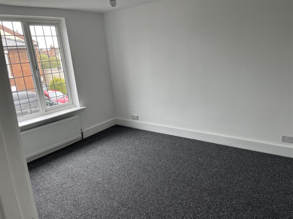 Bedroom 1a.JPG