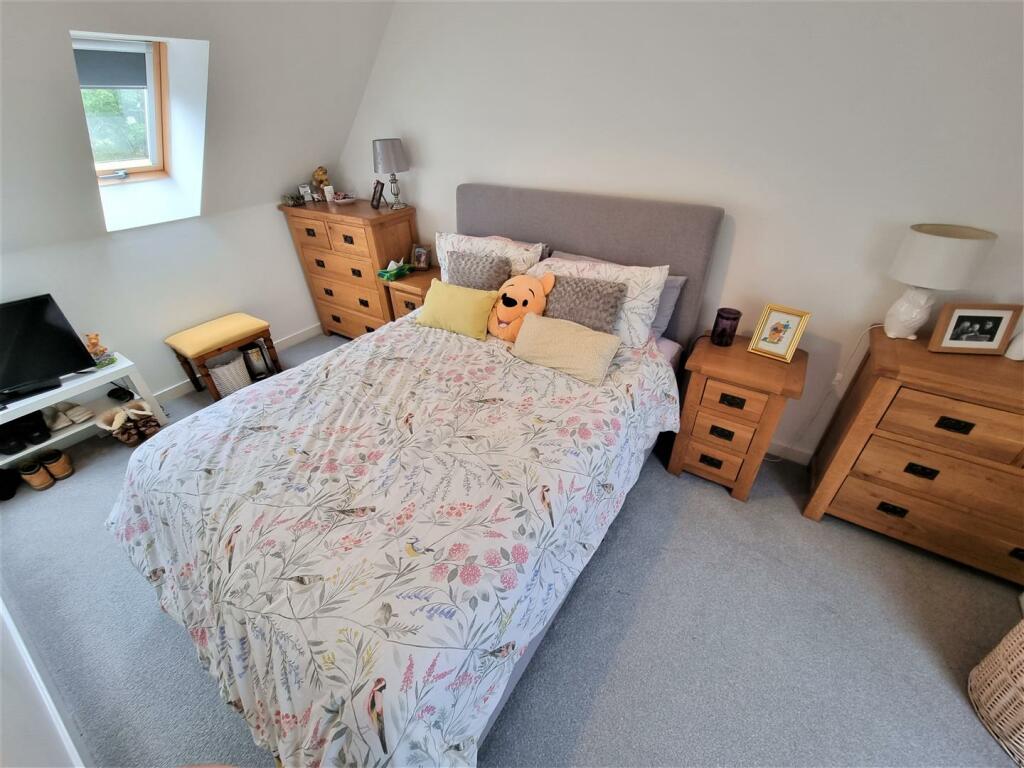 Bedroom 1.jpg