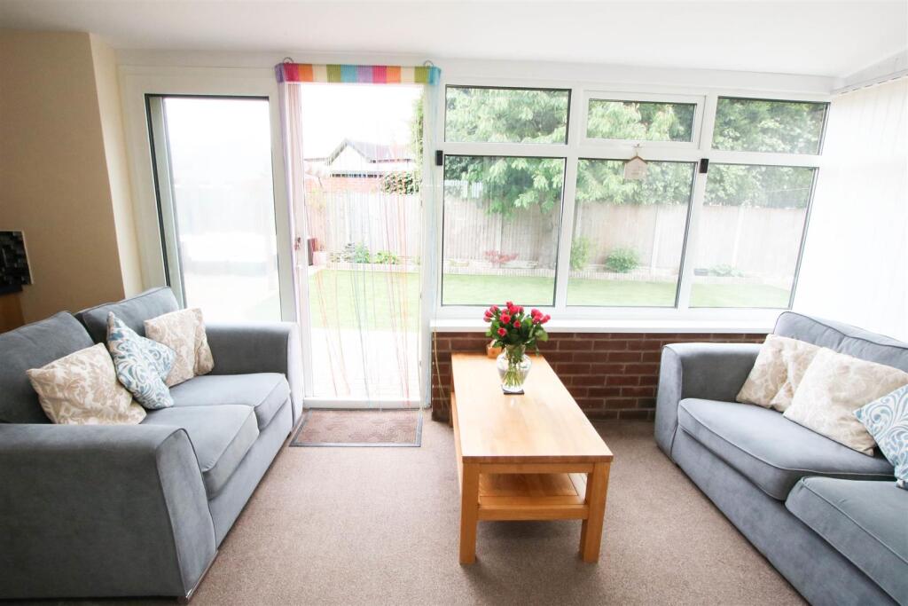 GARDEN/ INFORMAL SITTING ROOM