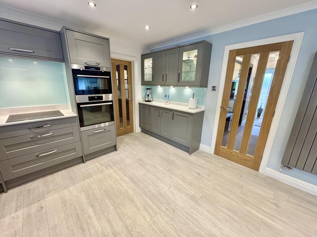 Kitchen / Breakfast Room
