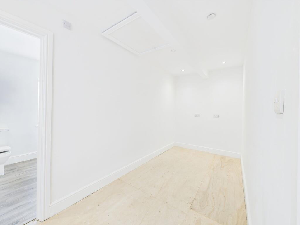 Dressing Room (Bedroom 1)