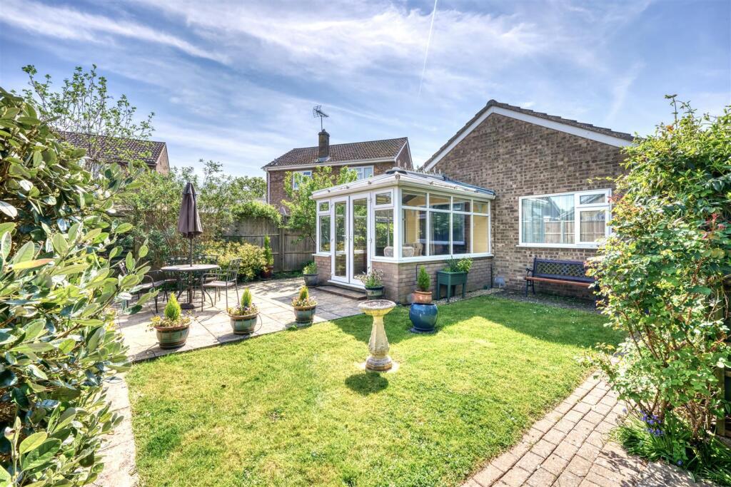 4-26 Pearce Cres War