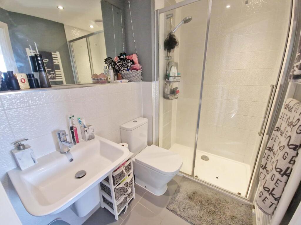ensuite.jpg